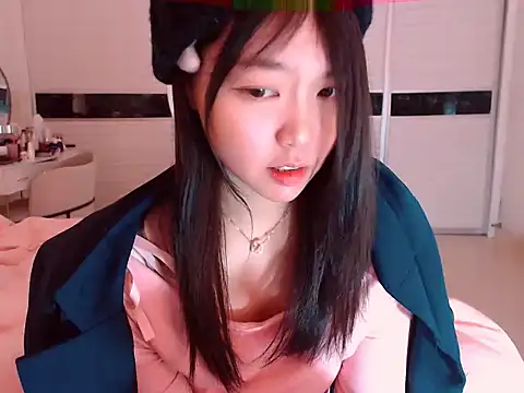 Dou-Yayaya naked strip on cam for live sex video chat