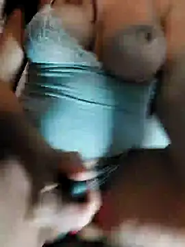 Lysa- naked strip on cam for live sex video chat
