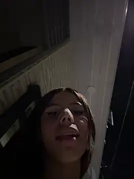 Laura-Khalifa naked strip on cam for live sex video chat