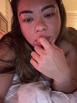 LatinChinita naked strip on cam for live sex video chat