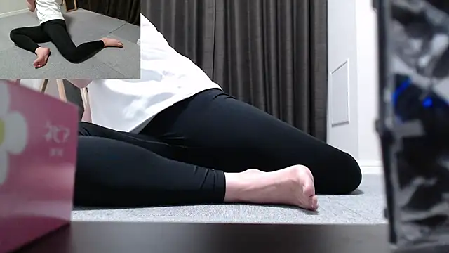 Stretch-man naked strip on cam for live sex video chat