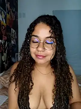 VitoriaFernandes naked strip on cam for live sex video chat
