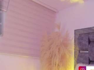 CrystalW nude Live Sex Chat Show