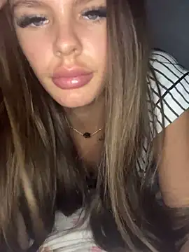DirtyDaisy25 naked strip on cam for live sex video chat