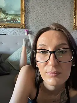 Emiliamaus naked strip on cam for live sex video chat