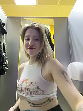 Molllyyyyuggg naked strip on cam for live sex video chat