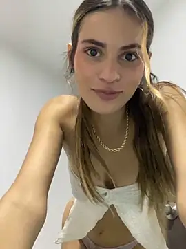 cuteluci_ naked strip on cam for live sex video chat