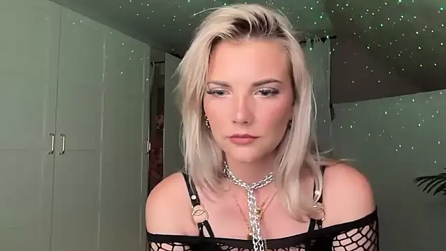 Foxy_Bite naked strip on cam for live sex video chat