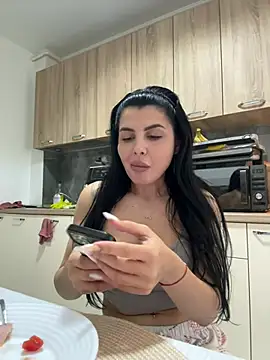 Scarlett-Dream naked strip on cam for live sex video chat