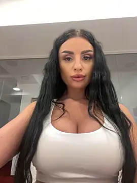 IsabelleHunt naked strip on cam for live sex video chat