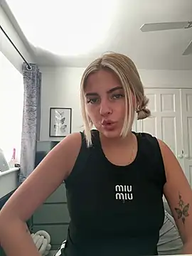 KatieGrace naked strip on cam for live sex video chat