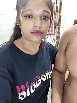 KISSING_QUEEN naked strip on cam for live sex video chat