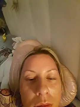 Sparkle2206 naked strip on cam for live sex video chat