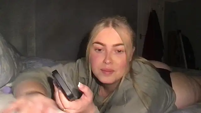 EllaSmithxox naked strip on cam for live sex video chat