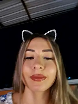 Natasanz naked strip on cam for live sex video chat