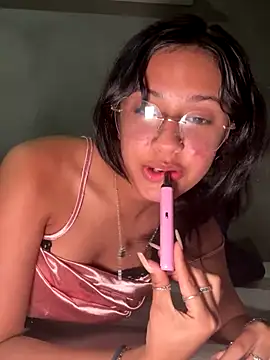 lynn9000 naked strip on cam for live sex video chat