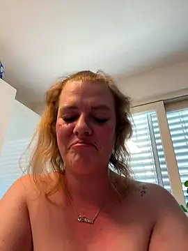 Curvyveri93 naked strip on cam for live sex video chat