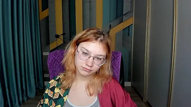 AngelinaLow naked strip on cam for live sex video chat