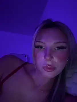 blondeeee naked strip on cam for live sex video chat