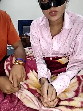CallmeMEOWW naked strip on cam for live sex video chat