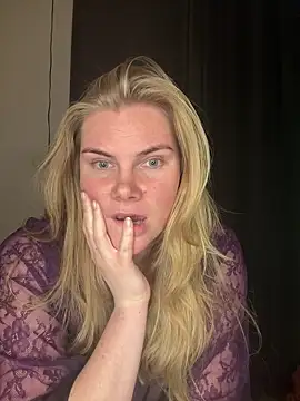 SexyBlondJoanna naked strip on cam for live sex video chat