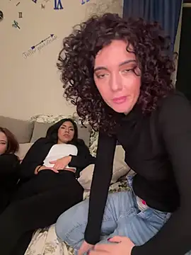 strawberry_queen2 naked strip on cam for live sex video chat