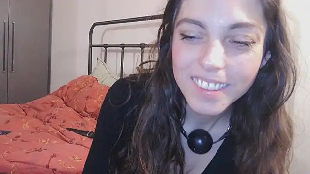 YourSlutQueen naked strip on cam for live sex video chat