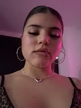 LilaMason naked strip on cam for live sex video chat
