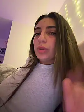 CuteJuliaa naked strip on cam for live sex video chat
