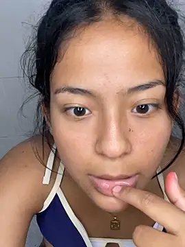 LeahBar naked strip on cam for live sex video chat