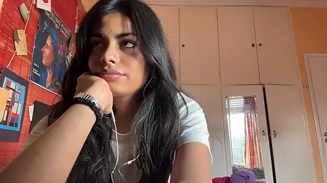 JenniRoutt naked strip on cam for live sex video chat