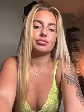 CharlottemilfUKx naked strip on cam for live sex video chat