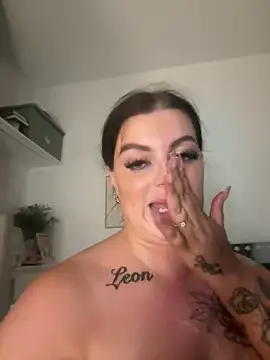Maddison_Leighxo naked strip on cam for live sex video chat