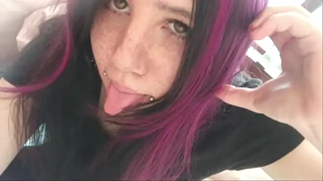 IronicBuckle naked strip on cam for live sex video chat