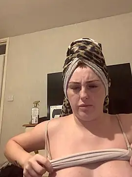 Redvelvetxx2 naked strip on cam for live sex video chat
